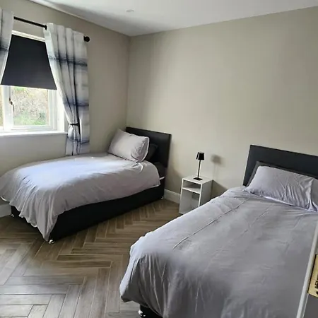 Collooney - House - Sleeps 6 - Parking