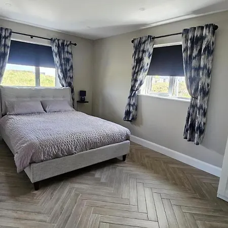 Collooney - House - Sleeps 6 - Parking *