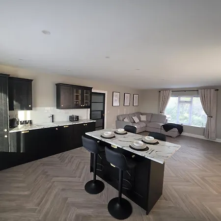 Collooney - House - Sleeps 6 - Parking 度假居