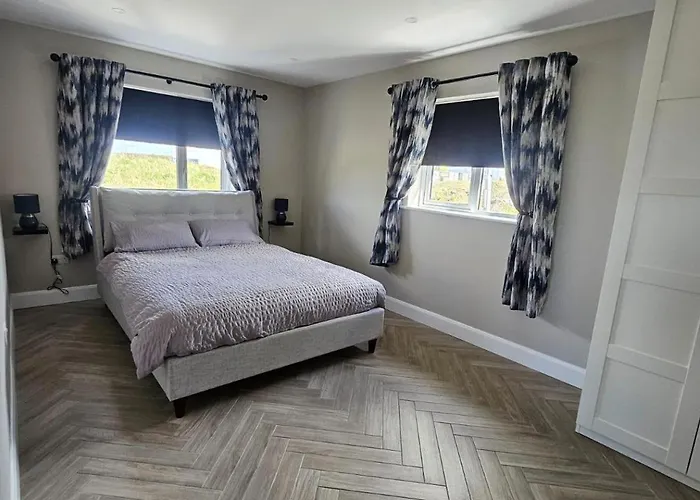 Collooney - House - Sleeps 6 - Parking *