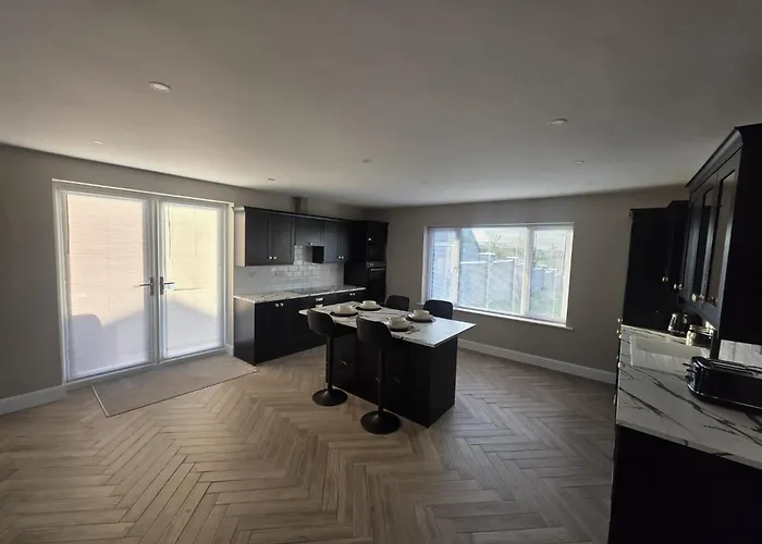 Collooney - House - Sleeps 6 - Parking *