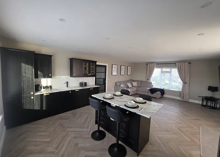 Collooney - House - Sleeps 6 - Parking Feriehus